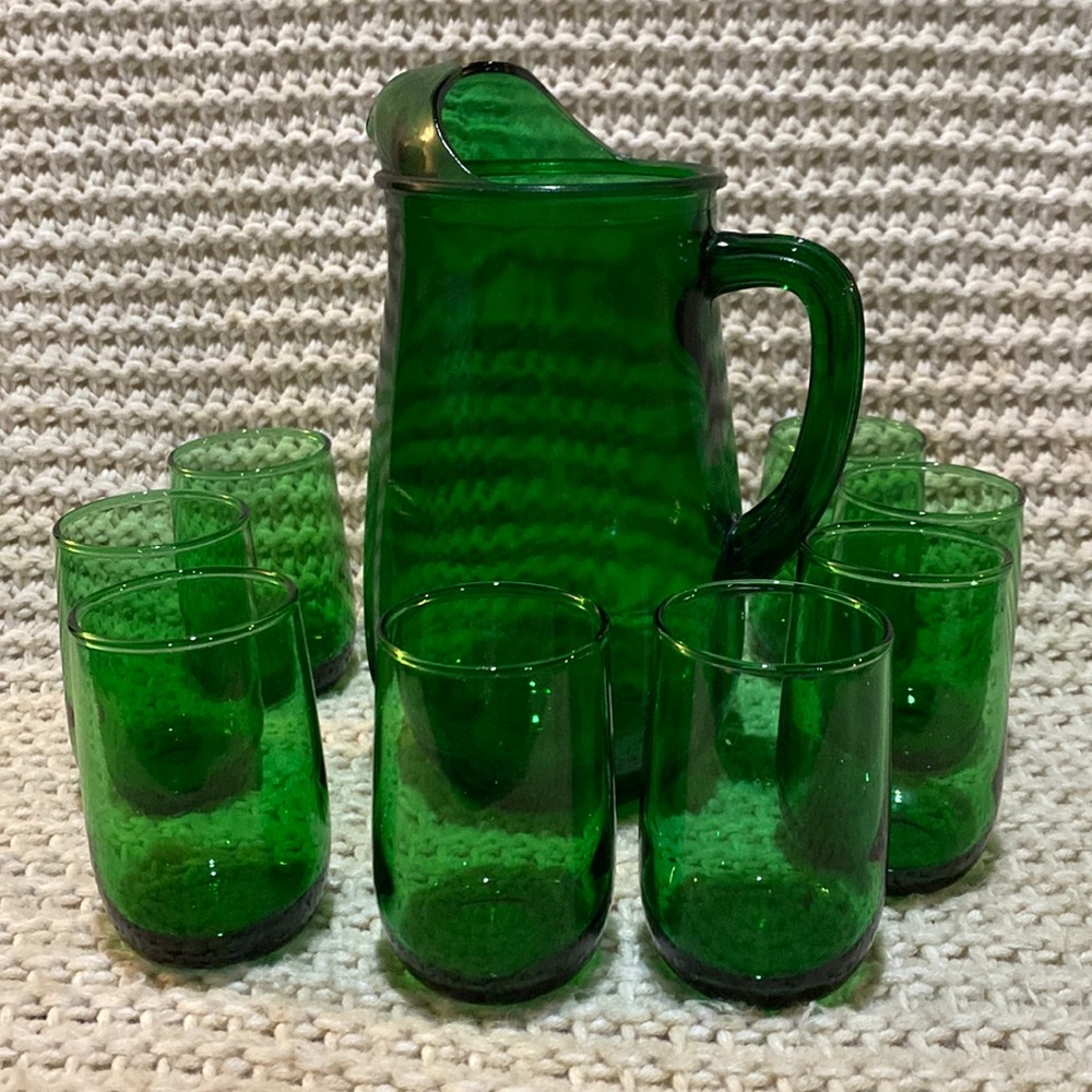 Anchor hocking pitcher glass set